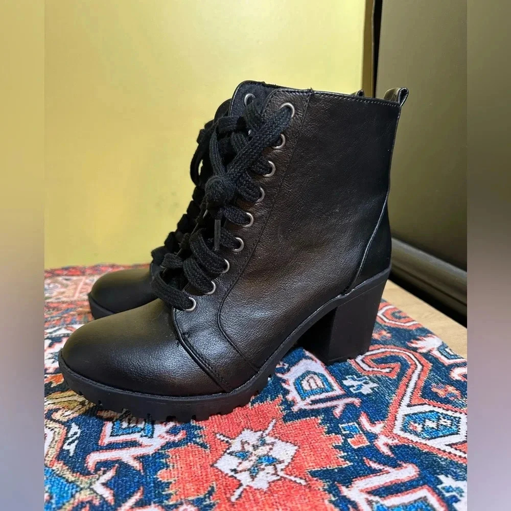 Women’s ankle combat boots NWOT - Picture 3 of 7